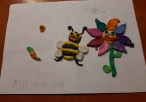Maja z grupy 6 wykonała z plassteliny kwiata i pszczołkę